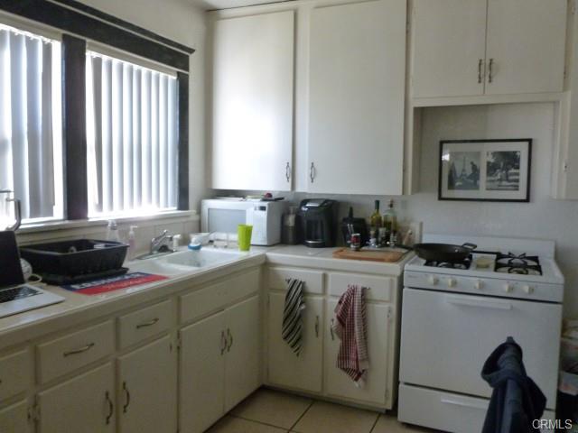 Charming kitchen downstairs in great condition with room for din